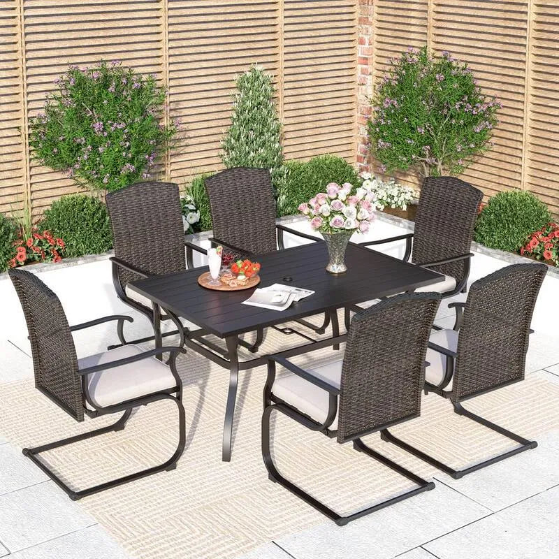 7 pièces Ensemble de repas extérieur en métal à patio 7 pièces, ensemble de repas extérieur en métal avec table à lattes et chaises en rotin avec coussin beige, noir, Ensembles repas de jardin